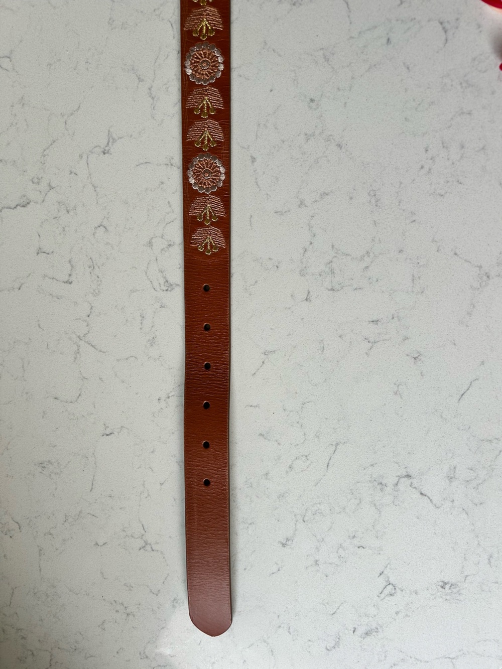 NWT 🍀 Lucky Brand Medium Embroidered Leather Belt with Antique Brass Buckle - Picture 8 of 9